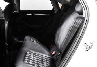 Подержанный автомобиль Audi A3 Sedan 2014 года (12 фото)