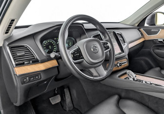 Подержанный автомобиль Volvo XC90 2021 года (18 фото)