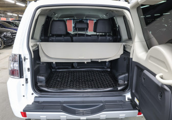 Подержанный автомобиль Mitsubishi Pajero 2018 года (10 фото)