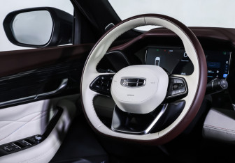 Подержанный автомобиль Geely Monjaro 2023 года (13 фото)