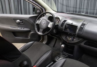Подержанный автомобиль Nissan Note 2006 года (11 фото)