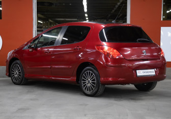 Подержанный автомобиль Peugeot 308 Hatchback 2009 года (7 фото)