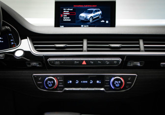 Подержанный автомобиль Audi Q7 2017 года (23 фото)