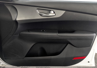 Подержанный автомобиль Kia Cerato Sedan 2019 года (25 фото)