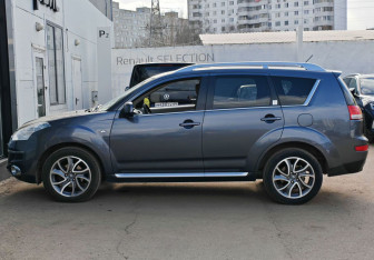 Подержанный автомобиль Citroen C-Crosser 2008 года (8 фото)