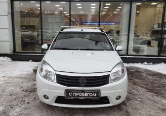 Подержанный автомобиль Renault Sandero 2011 года (2 фото)