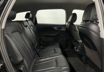 Подержанный автомобиль Audi Q7 2015 года (30 фото)