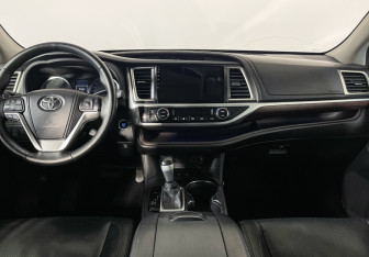Подержанный автомобиль Toyota Highlander 2014 года (12 фото)