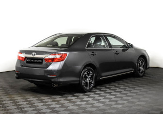 Подержанный автомобиль Toyota Camry Sedan 2012 года (5 фото)