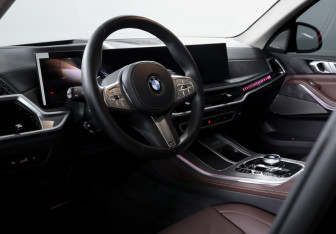 Подержанный автомобиль BMW X5 2025 года (14 фото)