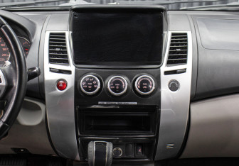 Подержанный автомобиль Mitsubishi Pajero Sport 2014 года (15 фото)