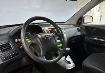 Подержанный автомобиль Hyundai Tucson 2008 года (22 фото)