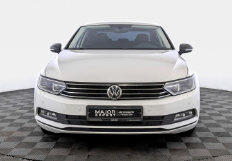 Подержанный автомобиль Volkswagen Passat Sedan 2018 года (2 фото)