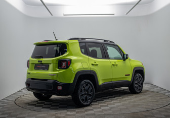 Подержанный автомобиль Jeep Renegade 2017 года (5 фото)