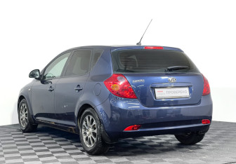Подержанный автомобиль Kia Ceed Hatchback 2008 года (7 фото)