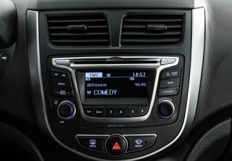 Подержанный автомобиль Hyundai Solaris Hatchback 2015 года (8 фото)