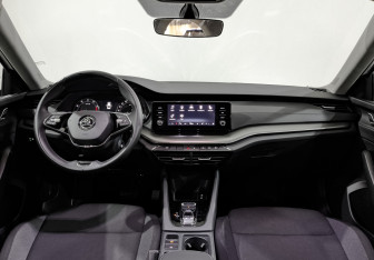 Подержанный автомобиль Skoda Octavia Liftback 2021 года (14 фото)