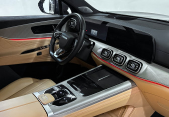 Подержанный автомобиль Jaecoo J8 2024 года (10 фото)