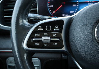 Подержанный автомобиль Mercedes-Benz GLE 2019 года (21 фото)