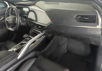 Подержанный автомобиль Geely Tugella 2024 года (11 фото)