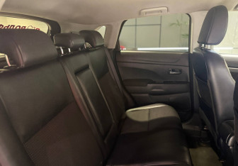 Подержанный автомобиль Peugeot 4008 2012 года (12 фото)