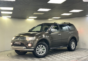 Подержанный автомобиль Mitsubishi Pajero Sport 2013 года (25 фото)