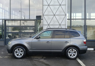 Подержанный автомобиль BMW X3 2010 года (8 фото)