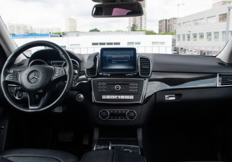 Подержанный автомобиль Mercedes-Benz GLE 2016 года (12 фото)