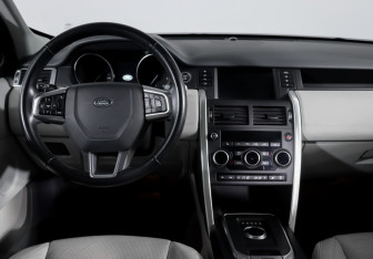 Подержанный автомобиль Land Rover Discovery Sport 2017 года (4 фото)