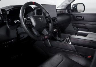 Подержанный автомобиль Toyota Tundra 2023 года (14 фото)