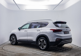 Подержанный автомобиль Hyundai Santa Fe 2018 года (3 фото)