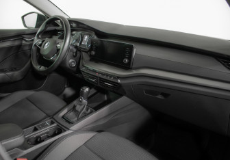 Подержанный автомобиль Skoda Octavia Liftback 2021 года (8 фото)