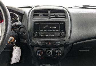 Подержанный автомобиль Mitsubishi ASX 2014 года (17 фото)