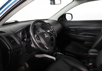 Подержанный автомобиль Mitsubishi ASX 2014 года (9 фото)