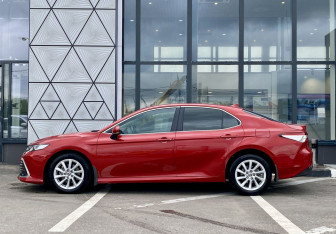 Подержанный автомобиль Toyota Camry Sedan 2021 года (8 фото)
