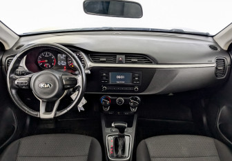 Подержанный автомобиль Kia Rio Hatchback 2021 года (14 фото)