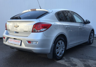 Подержанный автомобиль Chevrolet Cruze Hatchback 2012 года (5 фото)