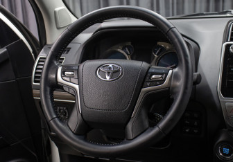 Подержанный автомобиль Toyota Land Cruiser Prado 2018 года (16 фото)