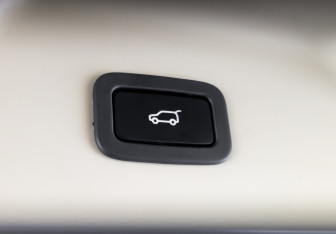 Подержанный автомобиль Land Rover Range Rover 2015 года (26 фото)