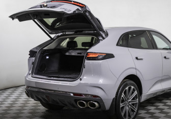 Подержанный автомобиль Changan UNI-K 2023 года (18 фото)