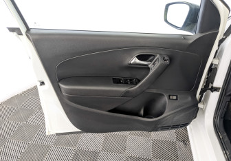 Подержанный автомобиль Volkswagen Polo Sedan 2019 года (19 фото)