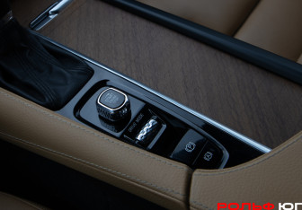 Подержанный автомобиль Volvo XC90 2018 года (16 фото)