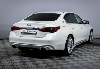 Подержанный автомобиль Infiniti Q50 2022 года (5 фото)