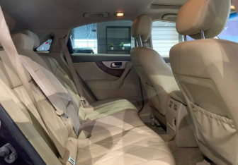 Подержанный автомобиль Infiniti FX 2011 года (12 фото)