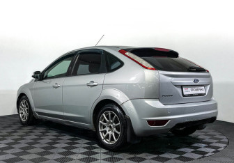 Подержанный автомобиль Ford Focus Hatchback 2009 года (7 фото)
