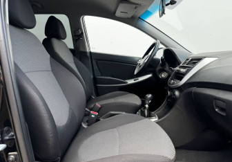 Подержанный автомобиль Hyundai Solaris Hatchback 2013 года (10 фото)