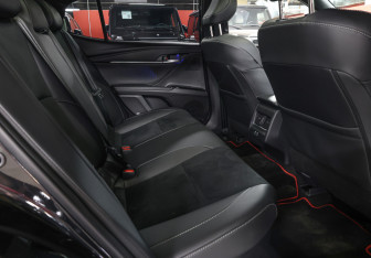 Подержанный автомобиль Toyota Camry Sedan 2025 года (10 фото)