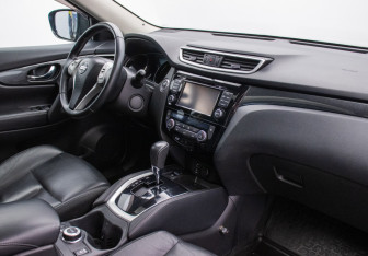 Подержанный автомобиль Nissan X-Trail 2016 года (10 фото)
