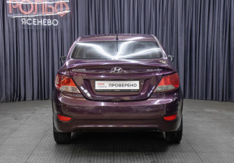 Подержанный автомобиль Hyundai Solaris Sedan 2011 года (6 фото)