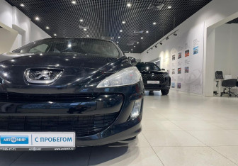 Подержанный автомобиль Peugeot 308 Hatchback 2008 года (9 фото)
